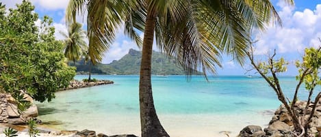 Una playa cerca, toallas de playa