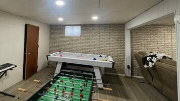 Smart TV, Netflix, Hulu, foosball