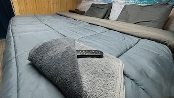 Enkeltrom, 1 kingsize-seng, ikke-røyk | Allergitestet sengetøy, memory foam-senger og individuelt dekorert