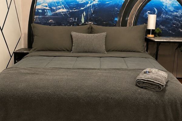 Single Room, 1 Queen Bed, Non Smoking | Hypo-allergenic bedding, memory foam beds, individually decorated