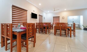 Dining - Treebo Thoduvas Star Plaza Cochin Airport (Aluva)