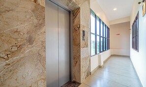 Elevator - Treebo Thoduvas Star Plaza Cochin Airport (Aluva)