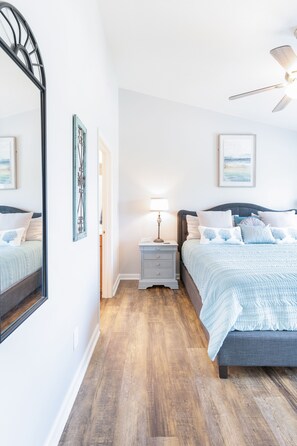 2 bedrooms, in-room safe, desk, iron/ironing board