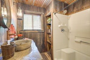 Free toiletries, hair dryer, towels - Jemez Springs Cabin w/ Stunning Mtn Views! (Jemez Springs)