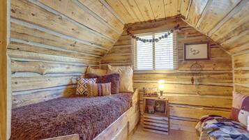 1 bedroom, bed sheets