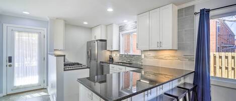 Fridge, microwave, stovetop, dishwasher