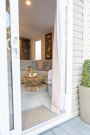Property grounds - Drop Anchor, by the beach in Mudeford (Christchurch)