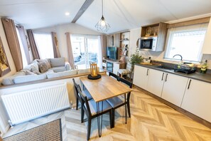 Interior - Drop Anchor, by the beach in Mudeford (Christchurch)