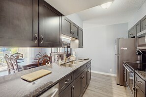 Fridge, microwave, oven, stovetop - All-suite Bay Tree retreat with al fresco dining, water views, and shared pool (Little River)