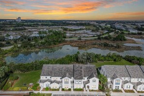 Exterior - Luxurious 3-Bedroom Townhome in Festival Resort |Private Pool | Close to Theme Parks | Resort Access (Davenport)