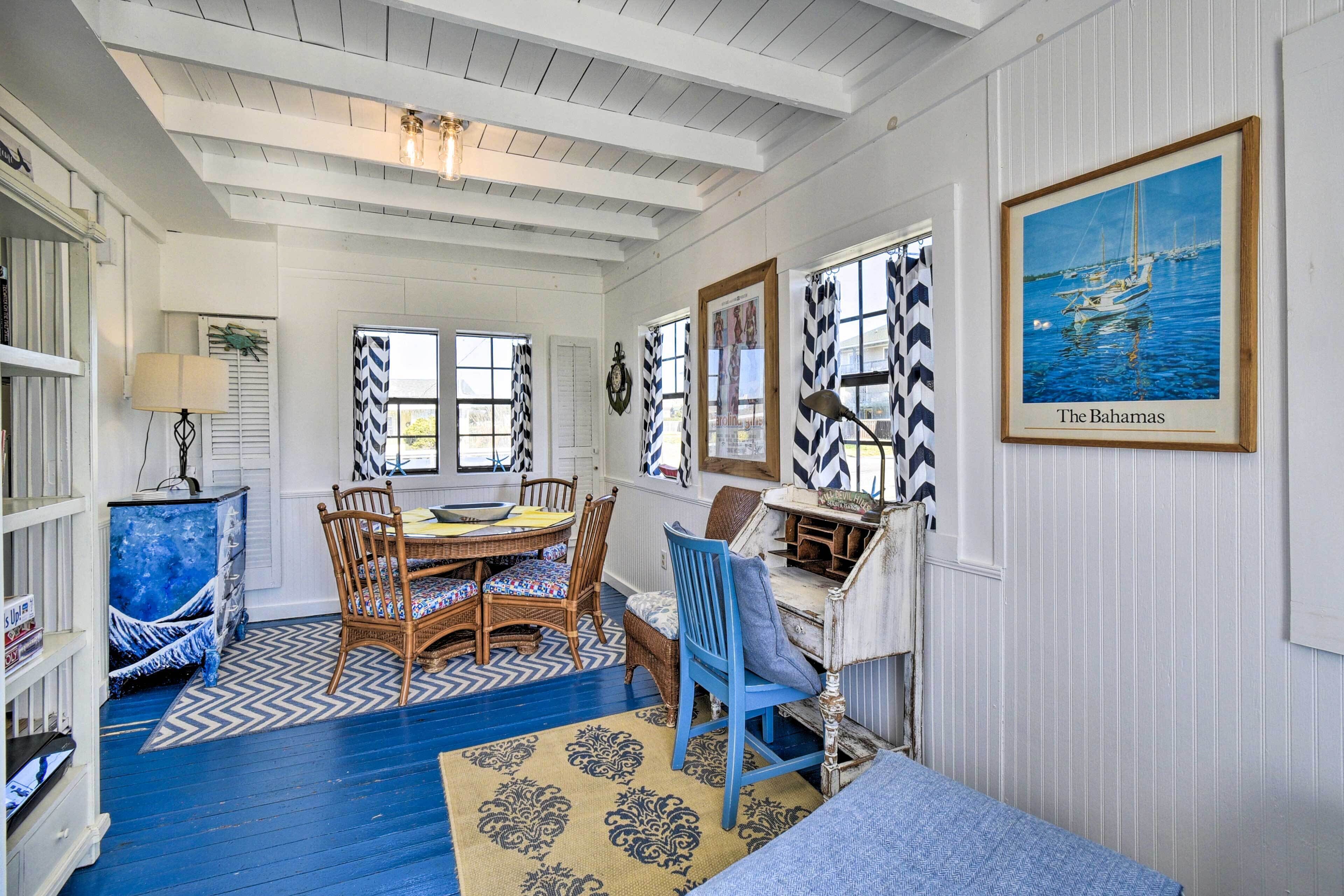 'Sand Pebbles': Bright Bungalow - Steps to Beach!