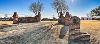 1 Mi to Belton Lake: Peaceful Temple Escape!