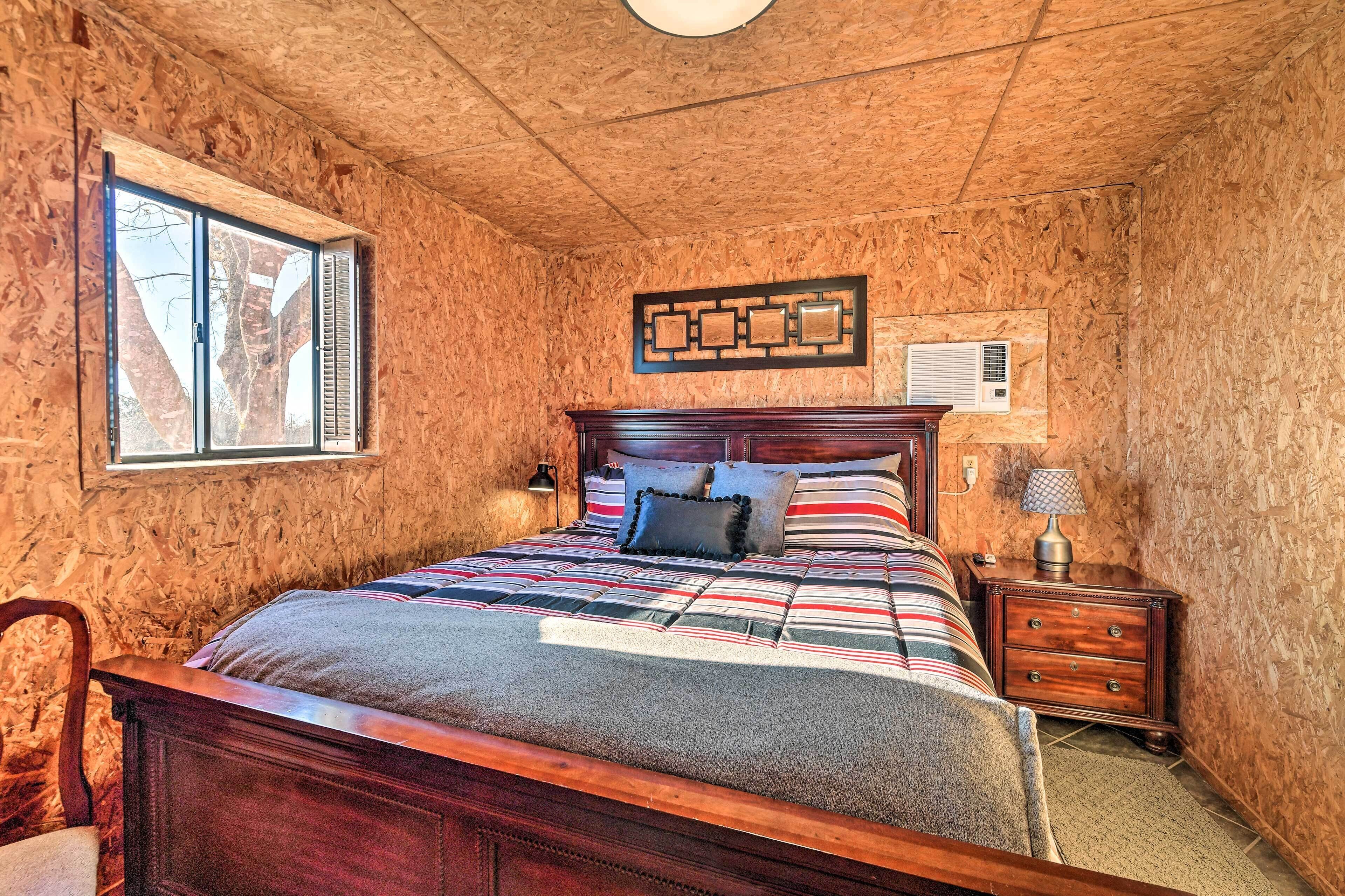1 bedroom, internet, bed sheets
