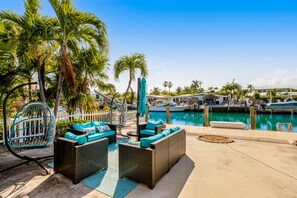 Terrace/patio - Waterfront home with gorgeous patio, WiFi, gas grill, & great location (Key Colony Beach)