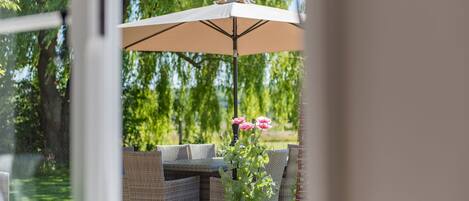 تناول الطعام بالخارج