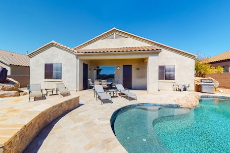 A heated pool. Snowbird-friendly home with fast WiFi, central AC, and private pool