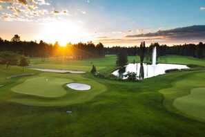 Golf - Family retreat,Hot tub, walk to lake:LakesidePines (Pinetop)