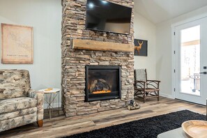 Interior - Family retreat,Hot tub, walk to lake:LakesidePines (Pinetop)