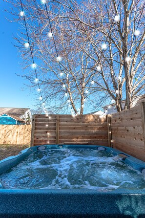 Outdoor spa tub - Whitemarsh Oasis: Stylish 3 BR King with Hot Tub! Minutes to DT & Beach! ❤️ Pets! (Savannah)