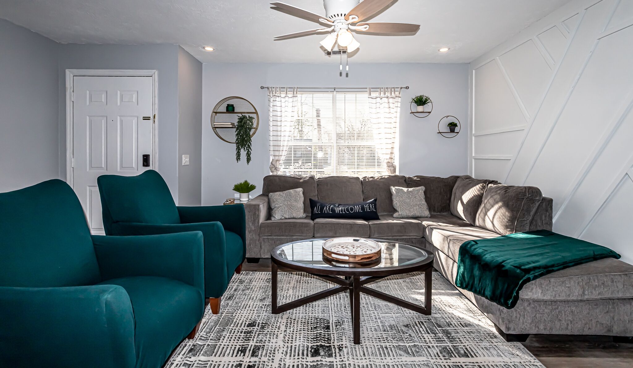 Whitemarsh Oasis: Stylish 3 BR King with Hot Tub! Minutes to DT & Beach! ❤️ Pets!