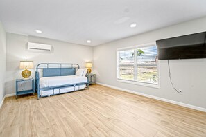 3 habitaciones, tabla de planchar con plancha, wifi y ropa de cama 