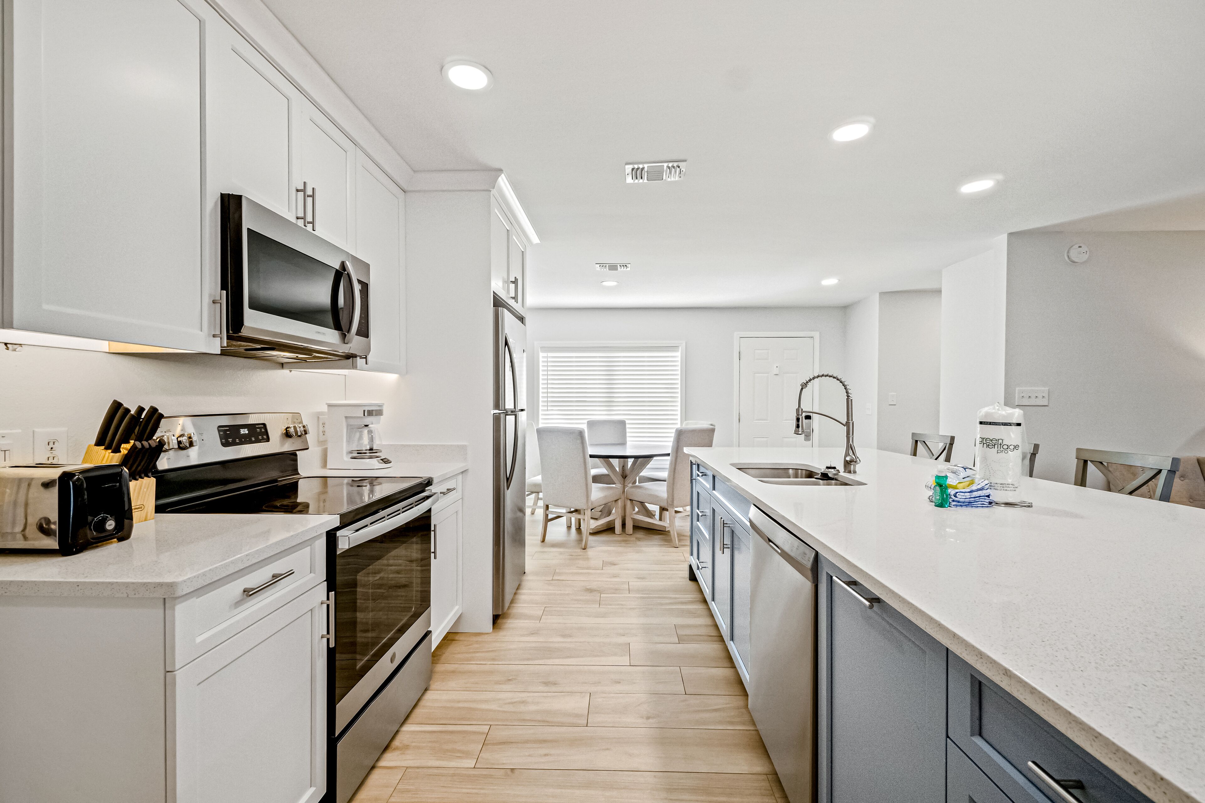 雪櫃、微波爐、焗爐、爐具