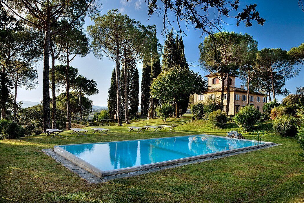 Villa Editta: A charming three-story villa situated in the heart of the Chianti region, a few kilometers away from Florence, with Free WI-FI.
