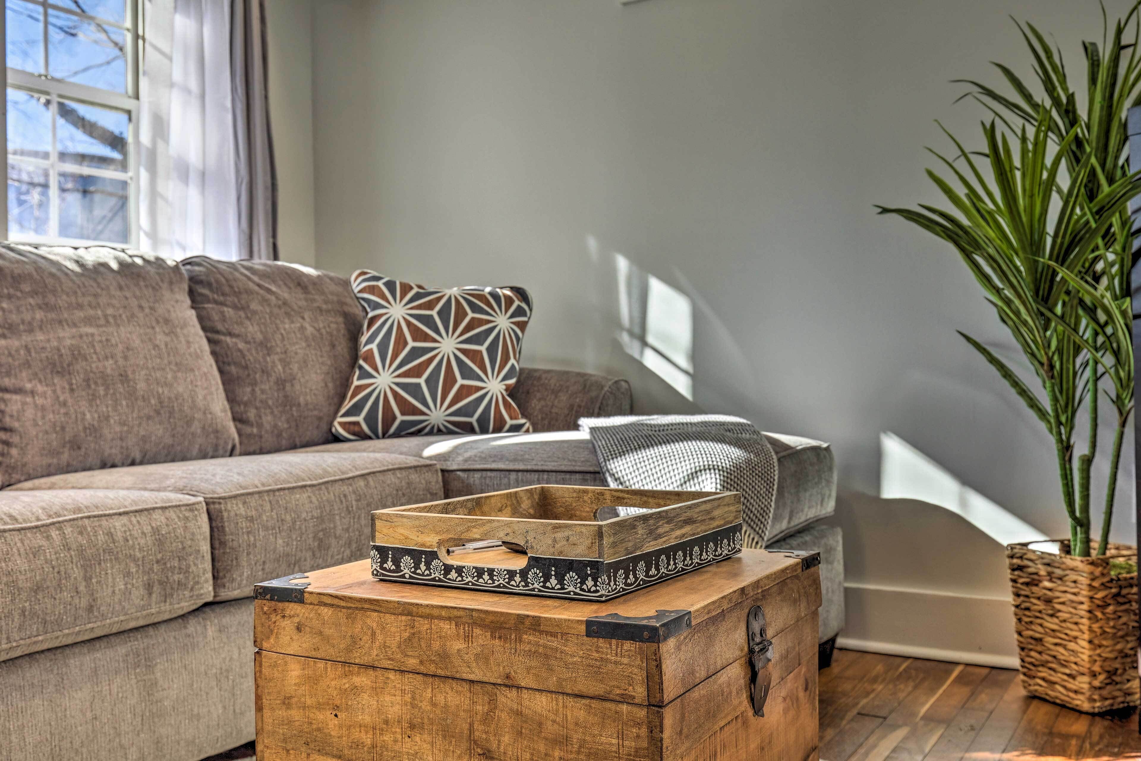 Peaceful Cottage w/ Views - Pets Welcome!