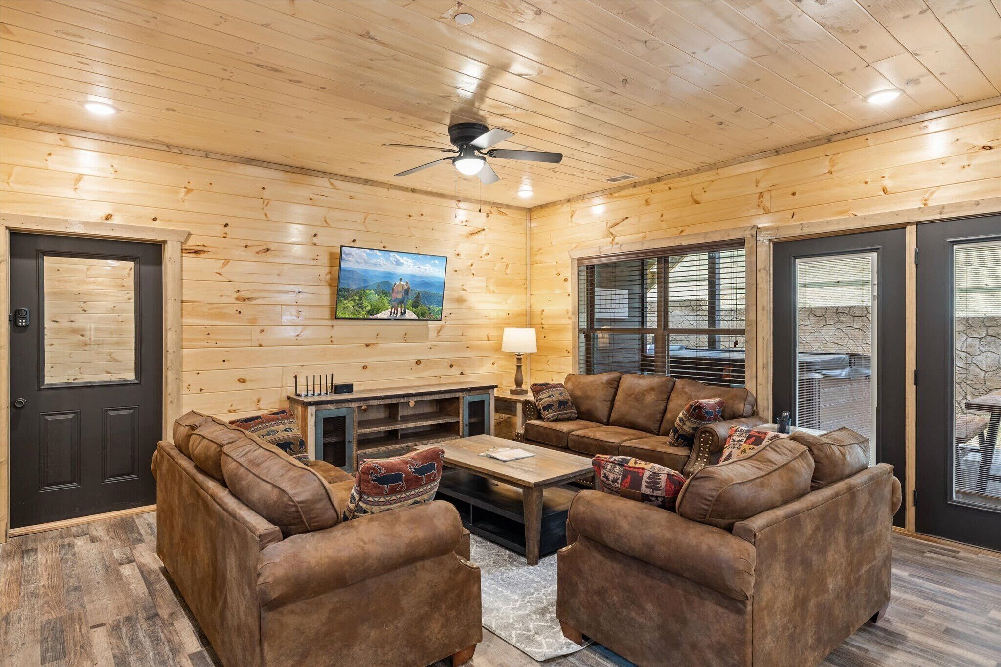 تلفزيون، برامج وأفلام نتفليكس، مشغل دي في دي، كرة قدم الطاولة