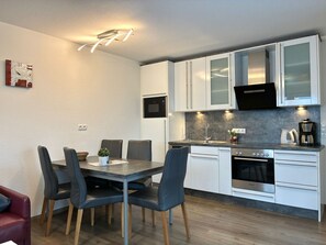 Refrigerador, microondas, horno y lavavajillas 