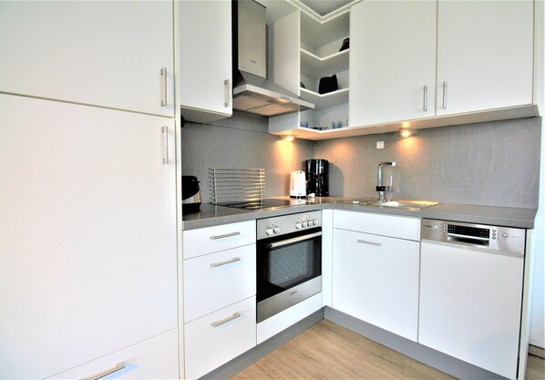 Køleskab, mikrobølgeovn, ovn, opvaskemaskine