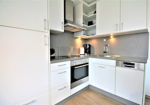 Kühlschrank, Mikrowelle, Ofen, Geschirrsp üler