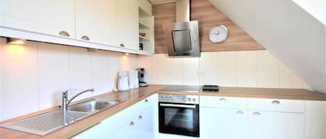 Kühlschrank, Mikrowelle, Ofen, Geschirrspüler