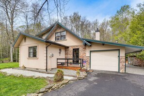 A single-story house with a garage, a front porch, and a stone exterior. - Poconos Cottage w/ Sauna ~ 10 Mi to Camelback! (Tobyhanna)