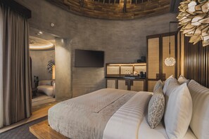 Grand One Bedroom Villa with Private Pool and Bathtub | Minibar, in-room safe, blackout curtains, iron/ironing board