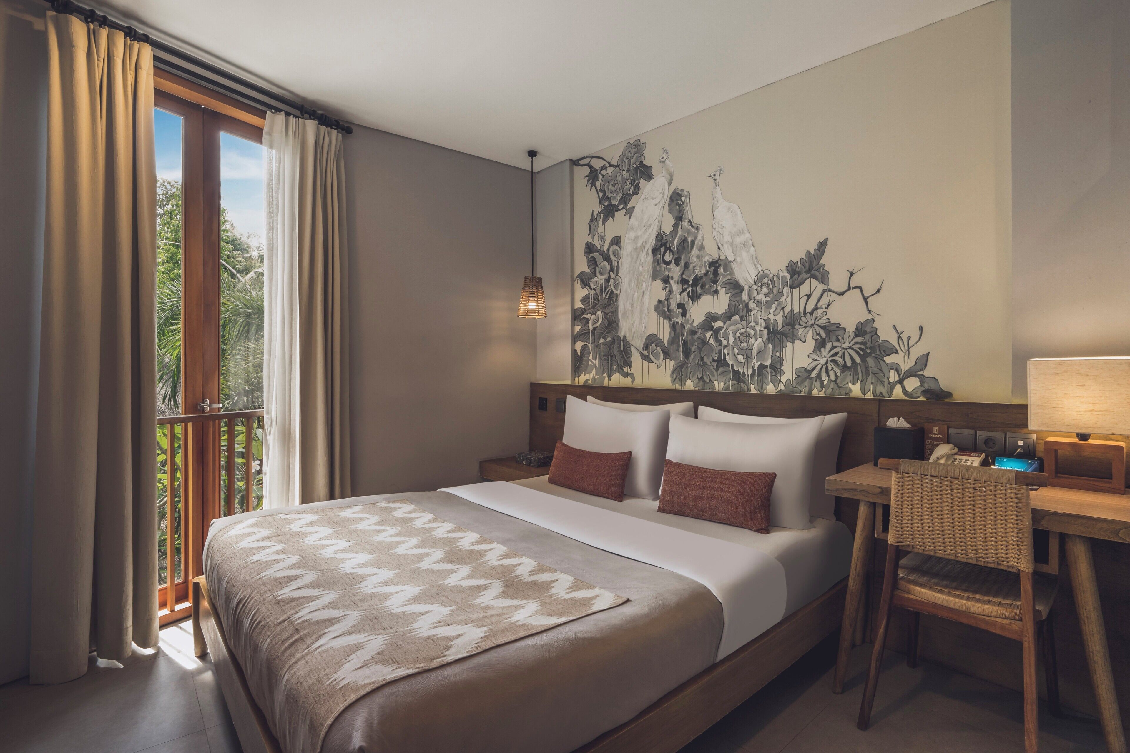 Minibar, caja de seguridad en la habitación y cortinas blackout 