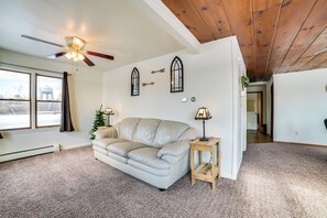 TV - Cozy Tawas City Home w/ Views of Lake Huron! (Tawas City)