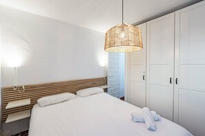 1 chambre, fer et planche à repasser, Wi-Fi gratuit, draps fournis