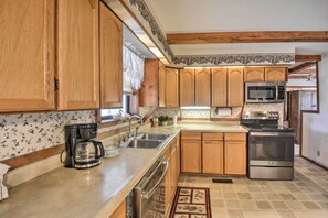 Cookware/dishes/utensils