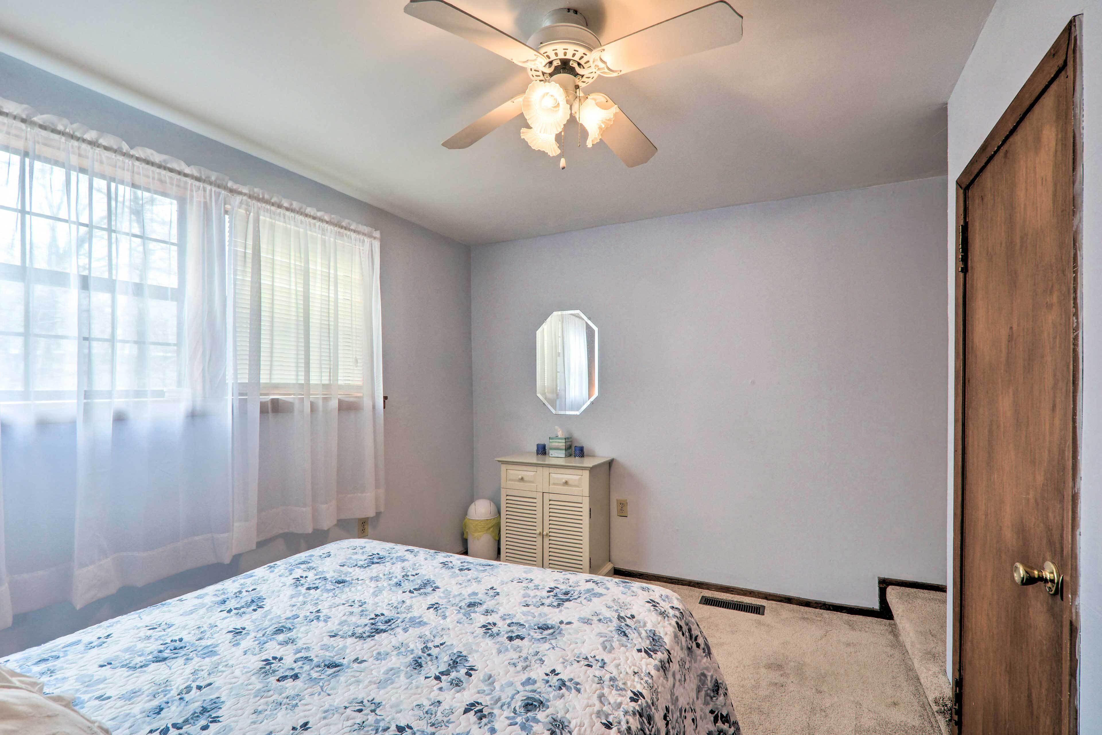 Lovely Wappapello Country Home Near Lake!