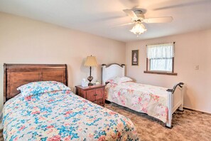 4 bedrooms, iron/ironing board, internet, bed sheets