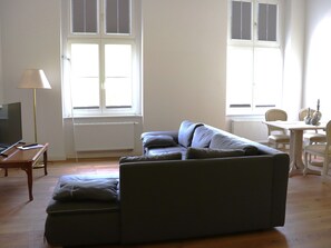 Unclassified image, 3 of 18, button