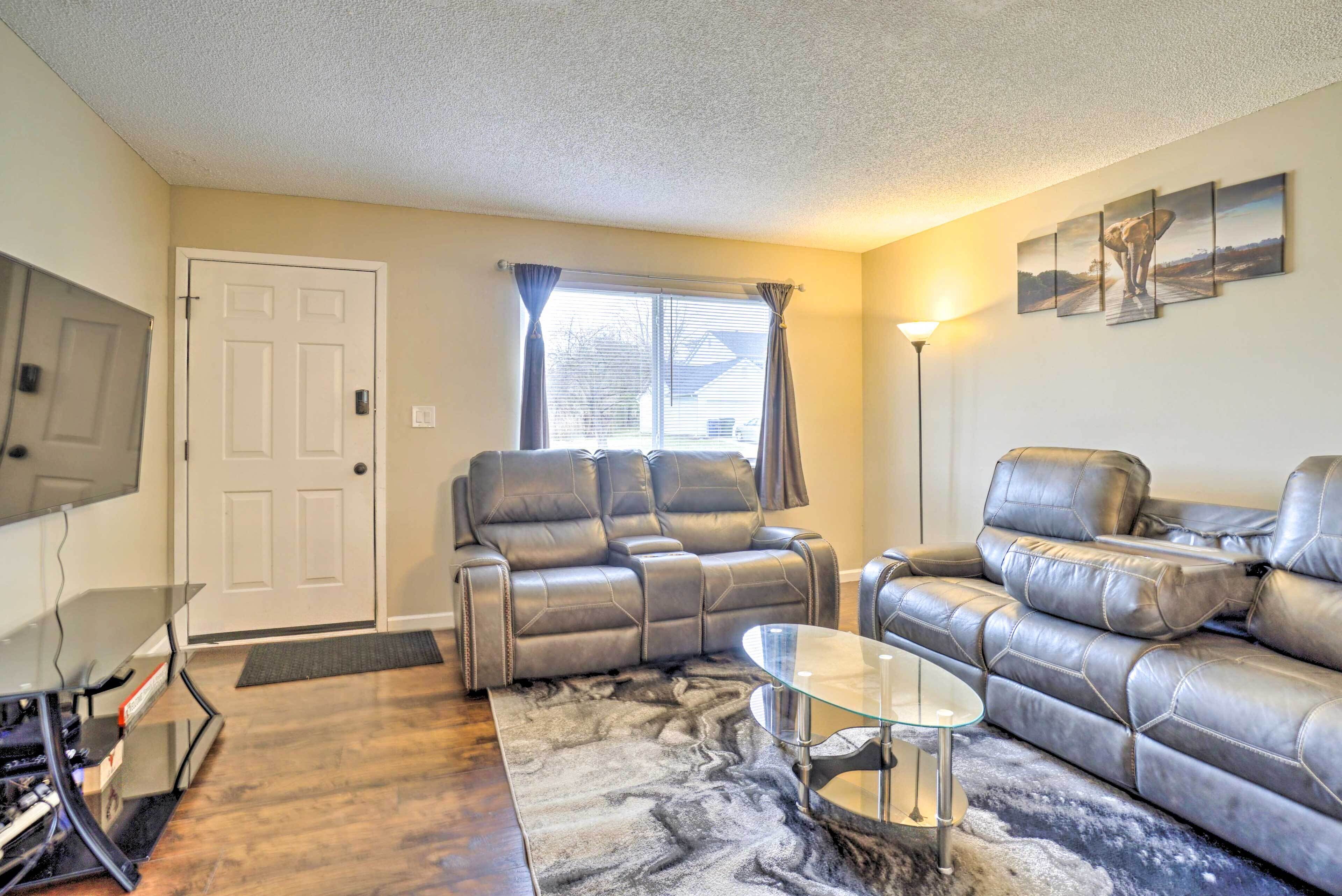 Charming Columbus Home ~ 7 Mi to Ohio State!