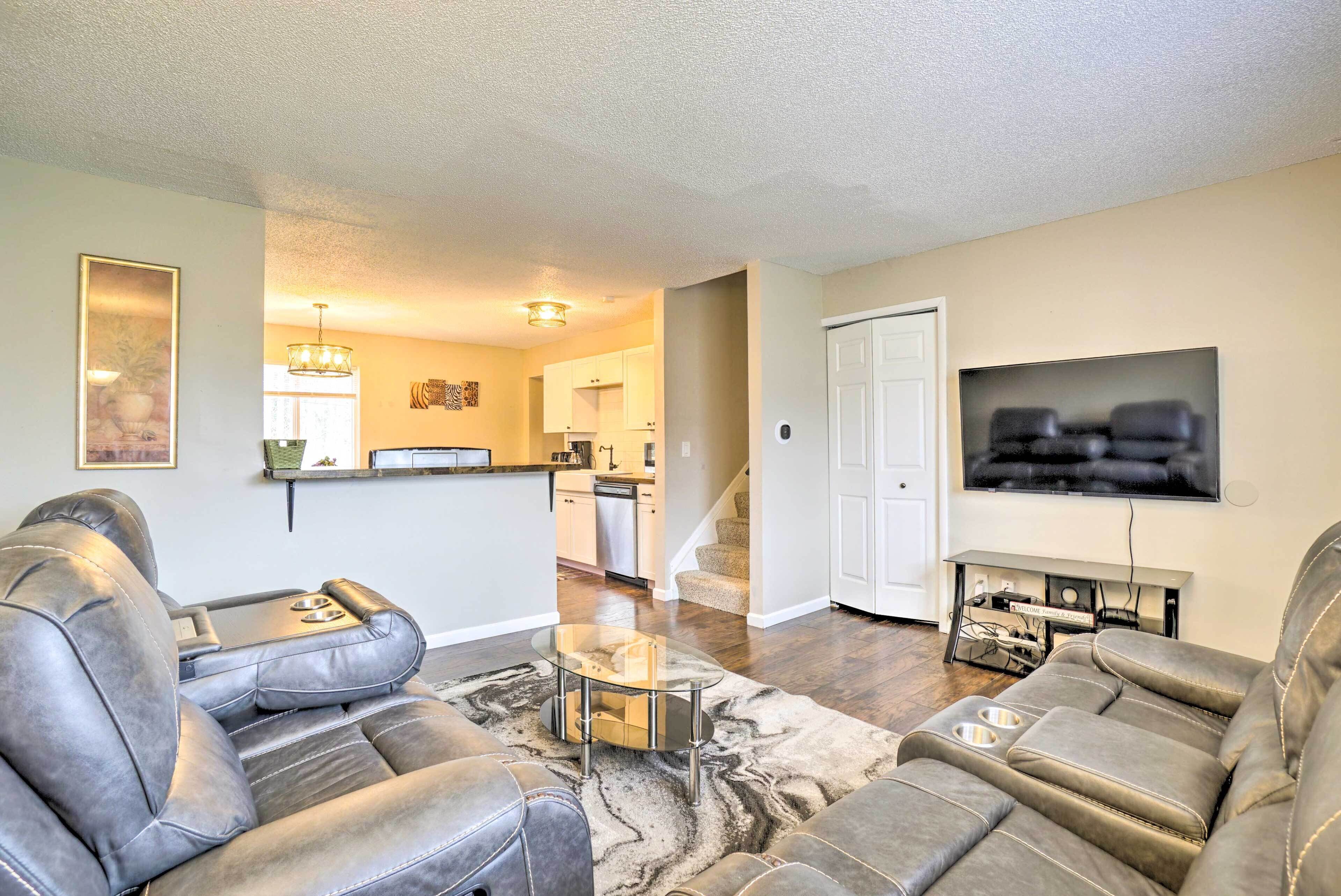 Charming Columbus Home ~ 7 Mi to Ohio State!