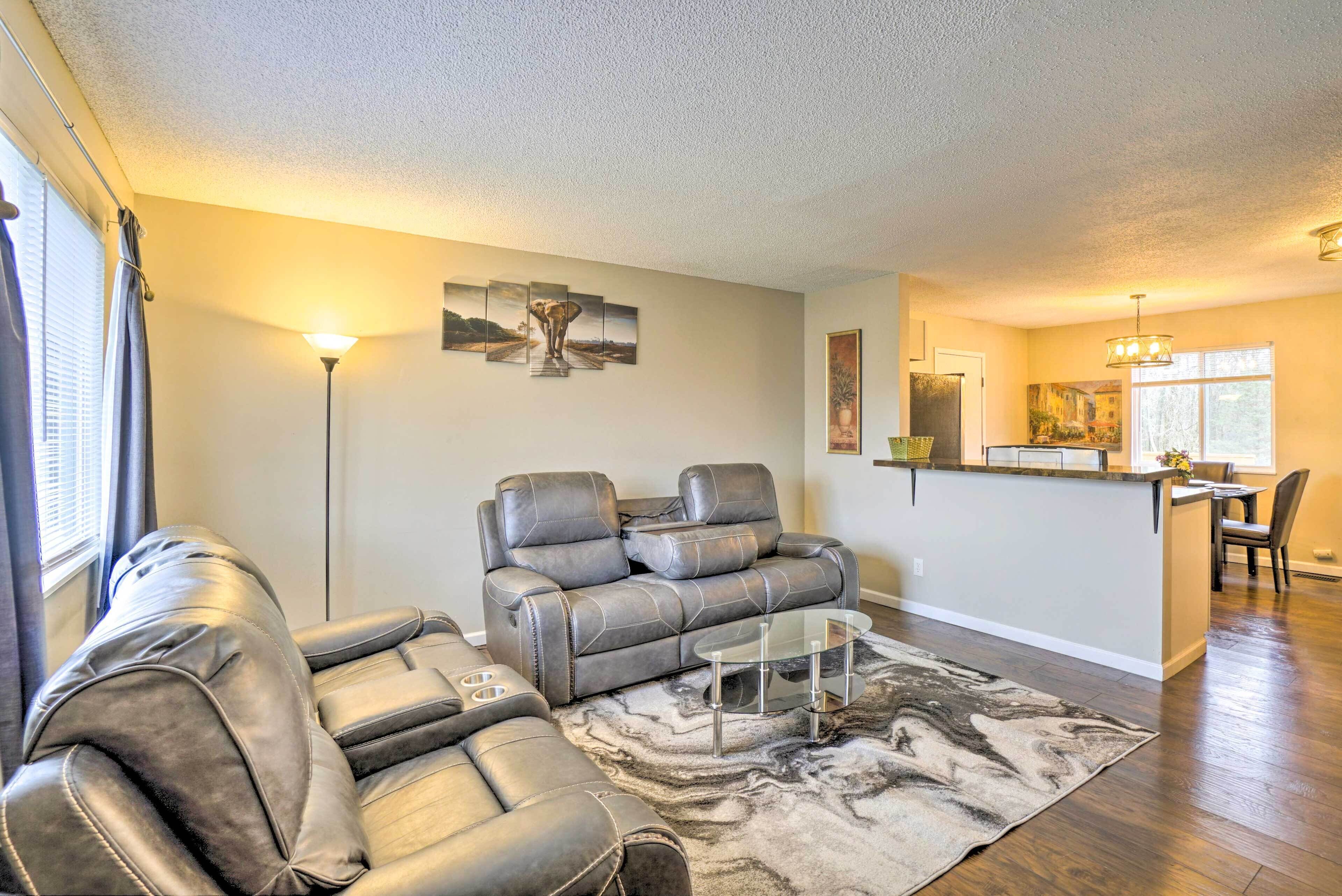 Charming Columbus Home ~ 7 Mi to Ohio State!