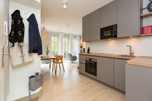 Kühlschrank, Mikrowelle, Ofen, Geschirrspüler