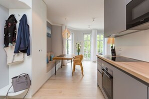 Kylskåp, mikrovågsugn, ugn och diskmaskin