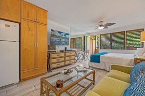 Iron/ironing board, WiFi, bed sheets - Aloha Condos, Napili Bay Resort, Condo 216, Beach View (Lahaina)