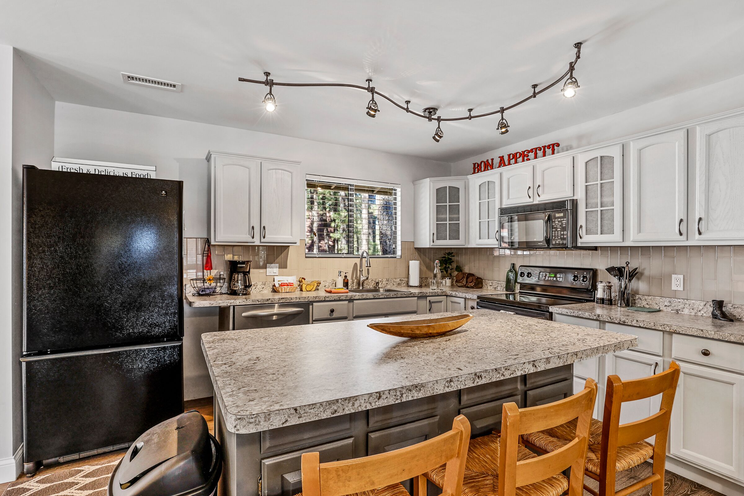 Lodgepole 3bdr Retreat in the Pines!