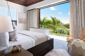 3 عدّة غرف نوم وخدمة الإنترنت وملاءات أسرّة